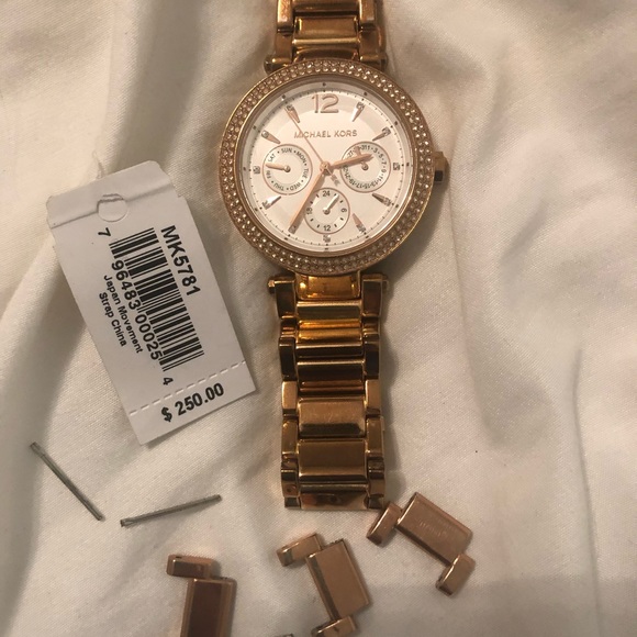 gold Micheal Kors watch - Picture 4 of 4